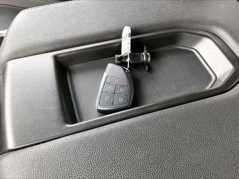 Used 2025 GMC Sierra 1500 SLT image 14