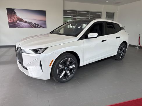 New 2026 BMW iX xDrive60 image 4