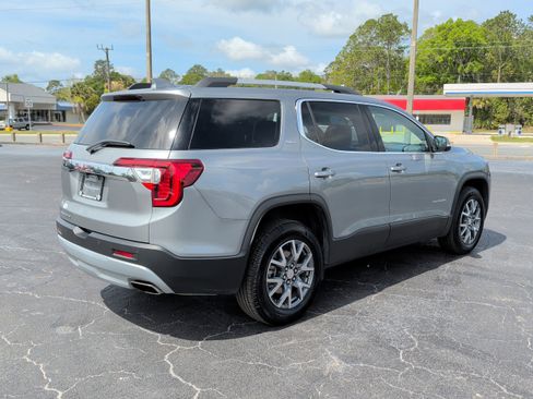 Used 2023 GMC Acadia SLT w/ Technology Package FWD image 4