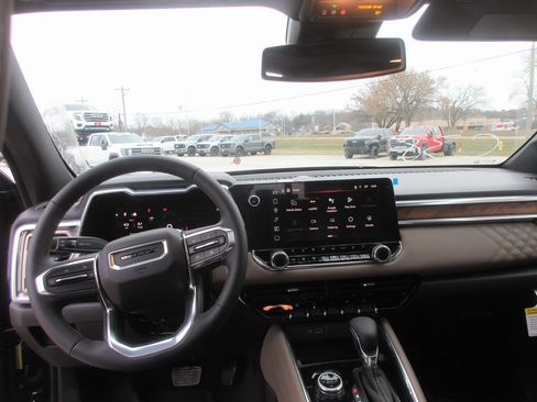 New 2026 GMC Canyon Denali image 16