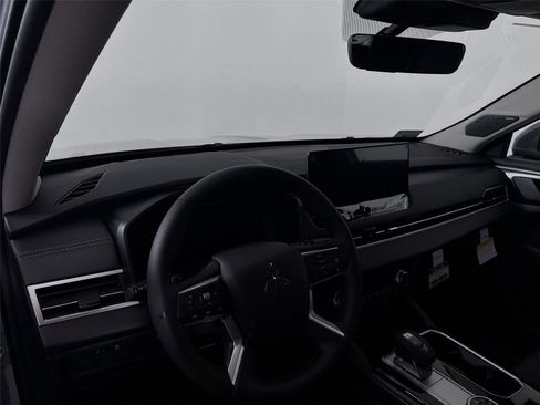 New 2026 Mitsubishi Outlander SE FWD image 4