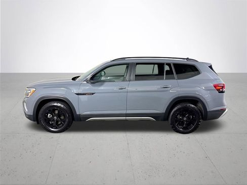 Used 2024 Volkswagen Atlas Peak Edition SE AWD/4WD image 9