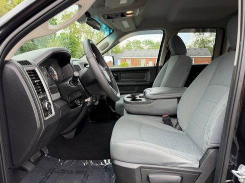 Used 2018 RAM 1500 Express AWD/4WD image 17