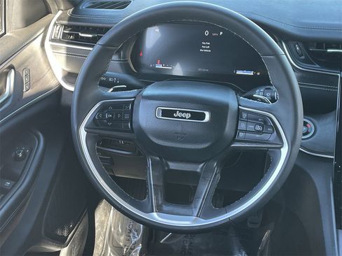 Used 2024 Jeep Grand Cherokee L Limited w/ Luxury Tech Group II image 15