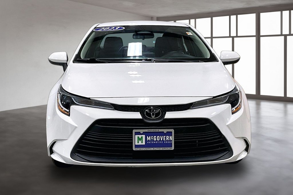 Used 2023 Toyota Corolla LE FWD image 2