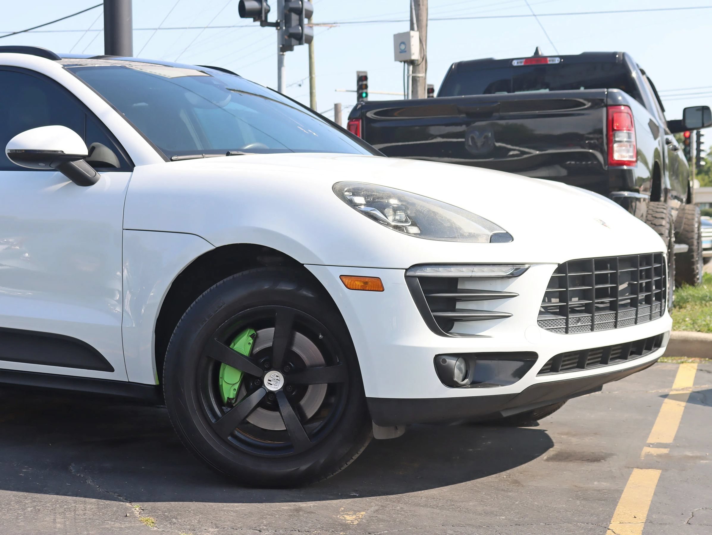 Used 2018 Porsche Macan Sport Edition AWD/4WD image 3