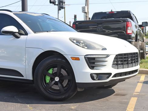 Used 2018 Porsche Macan Sport Edition AWD/4WD image 3