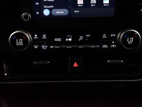Used 2023 Toyota Highlander L FWD image 20