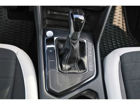 Used 2025 Volkswagen Taos SE image 25