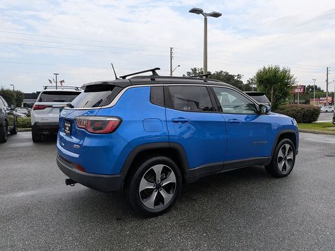 Used 2020 Jeep Compass Latitude w/ Cold Weather Group AWD/4WD image 3