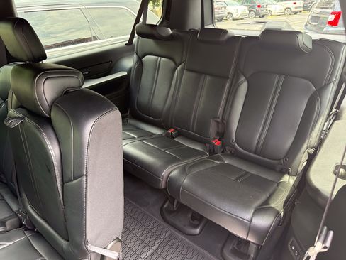 Certified 2024 Jeep Wagoneer L Series II w/ Convenience Group I AWD/4WD image 15