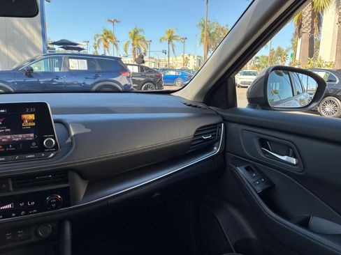 Used 2025 Nissan Rogue SV image 37