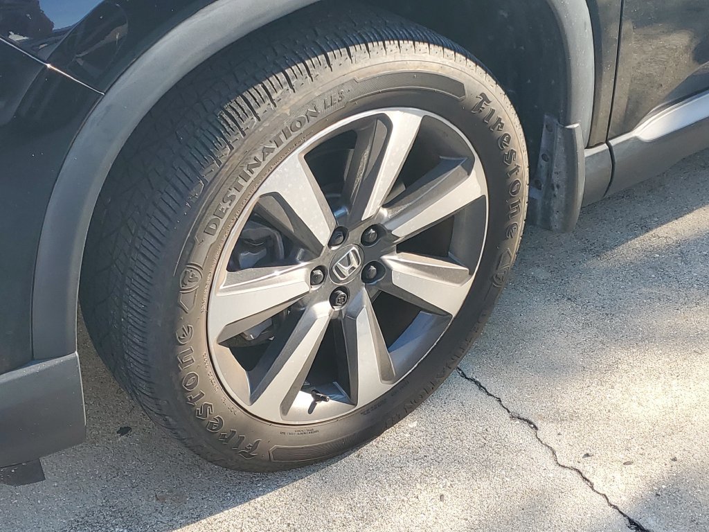 Used 2025 Honda Pilot Touring image 2