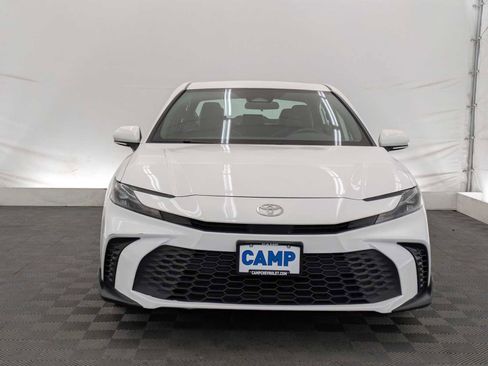 Used 2025 Toyota Camry SE image 9