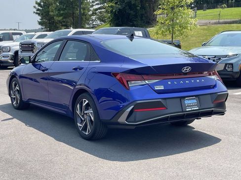 Certified 2025 Hyundai Elantra SEL FWD image 5