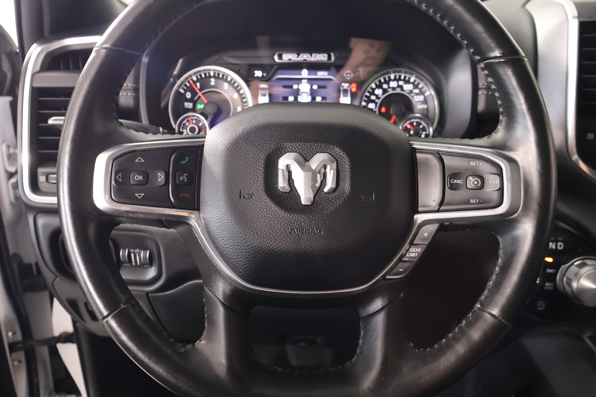 Used 2023 RAM 1500 Laramie AWD/4WD image 3
