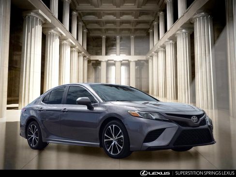 Used 2019 Toyota Camry SE FWD image 2