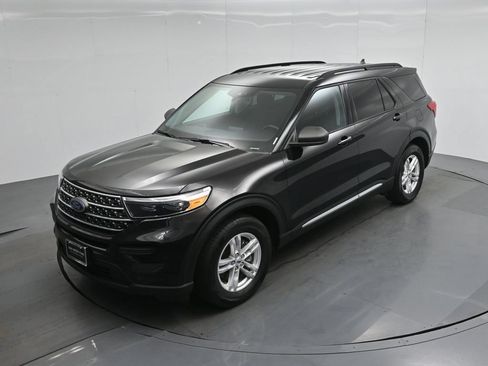 Certified 2023 Ford Explorer XLT RWD image 35
