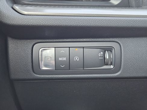 New 2026 Chevrolet Traverse LT w/ Sun and Wheel Package FWD image 22