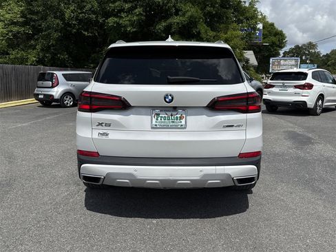 Used 2022 BMW X5 sDrive40i w/ Premium Package image 4