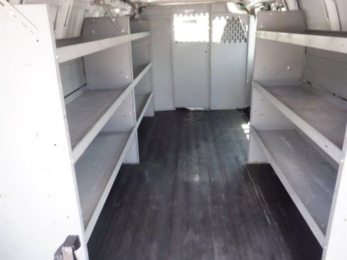 Used 2022 Chevrolet Express 3500 Extended w/ Driver Convenience Package image 9