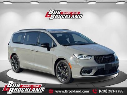 Used 2025 Chrysler Pacifica Limited