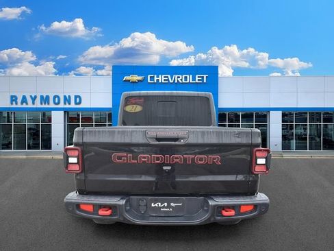 Used 2021 Jeep Gladiator Rubicon w/ Cold Weather Group AWD/4WD image 4