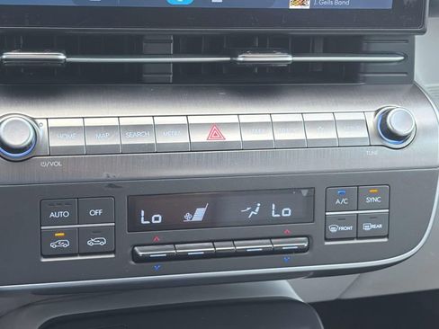 Used 2024 Hyundai Kona SEL w/ Convenience Package FWD image 17