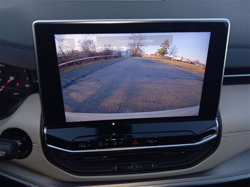 Used 2025 Jeep Compass Limited image 20