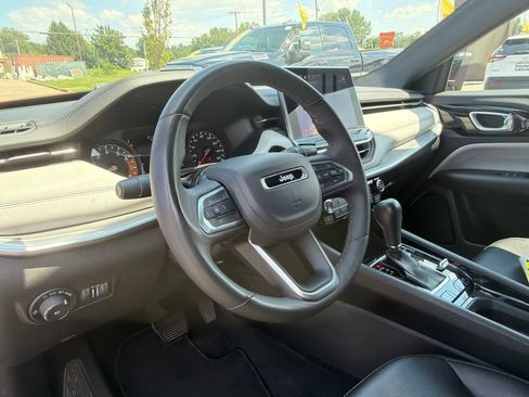 Used 2025 Jeep Compass Limited AWD/4WD image 17