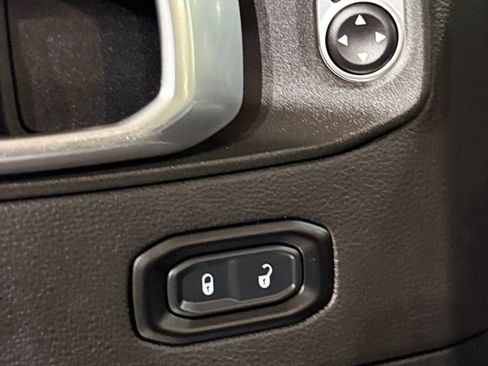 Used 2021 Jeep Wrangler Unlimited Rubicon image 36