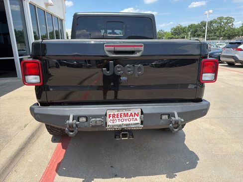 Used 2022 Jeep Gladiator Sport AWD/4WD image 9