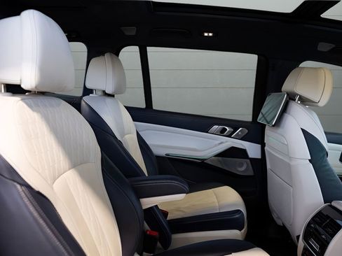 Used 2020 BMW X7 M50i w/ Dynamic Handling Package AWD/4WD image 87