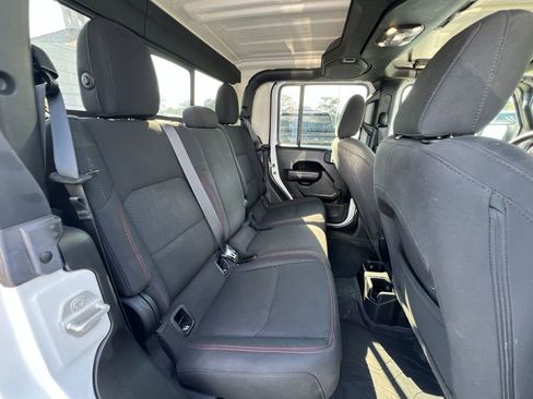 Used 2023 Jeep Gladiator Rubicon w/ Cold Weather Group image 37