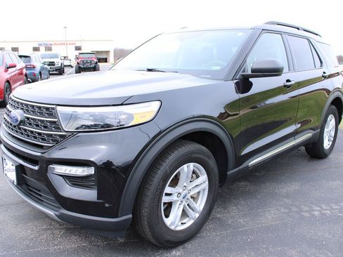 Used 2024 Ford Explorer XLT w/ Equipment Group 202A image 3
