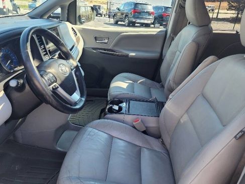 Used 2016 Toyota Sienna XLE w/ XLE Navigation Package image 11