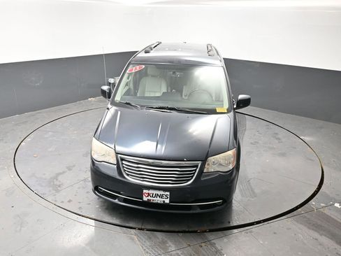 Used 2013 Chrysler Town & Country Touring image 42