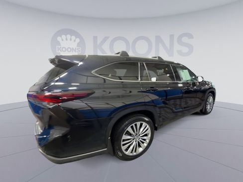 Used 2024 Toyota Highlander Platinum AWD/4WD image 11