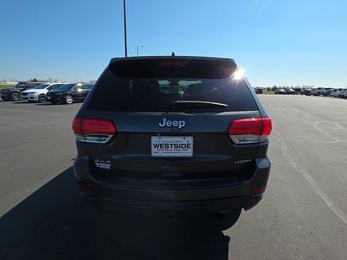 Used 2019 Jeep Grand Cherokee Laredo AWD/4WD image 6