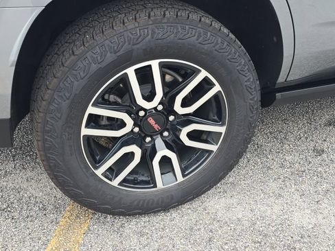 Used 2023 GMC Yukon AT4 w/ Technology Package image 10