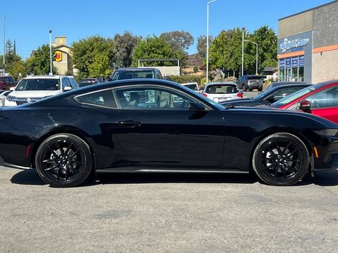 Used 2025 Ford Mustang Coupe image 3