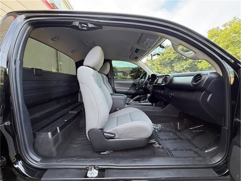 Used 2017 Toyota Tacoma SR RWD image 30