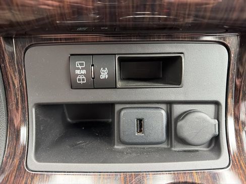 Used 2015 Chevrolet Traverse LT image 22