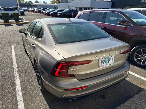 Used 2021 Volvo S60 T6 Momentum w/ Premium Package AWD/4WD image 2