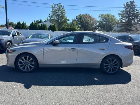 Used 2022 MAZDA MAZDA3 s FWD image 3