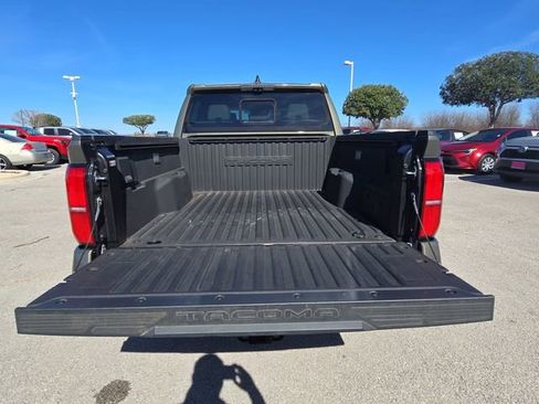 Used 2025 Toyota Tacoma Limited image 12