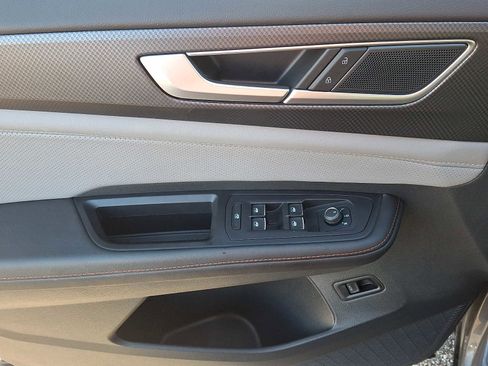 Used 2025 Volkswagen Atlas Peak Edition SE image 13