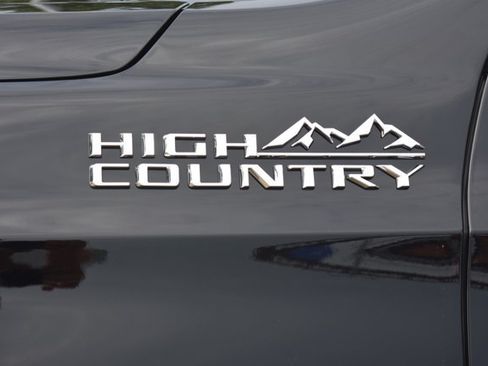 New 2026 Chevrolet Suburban High Country AWD/4WD image 10