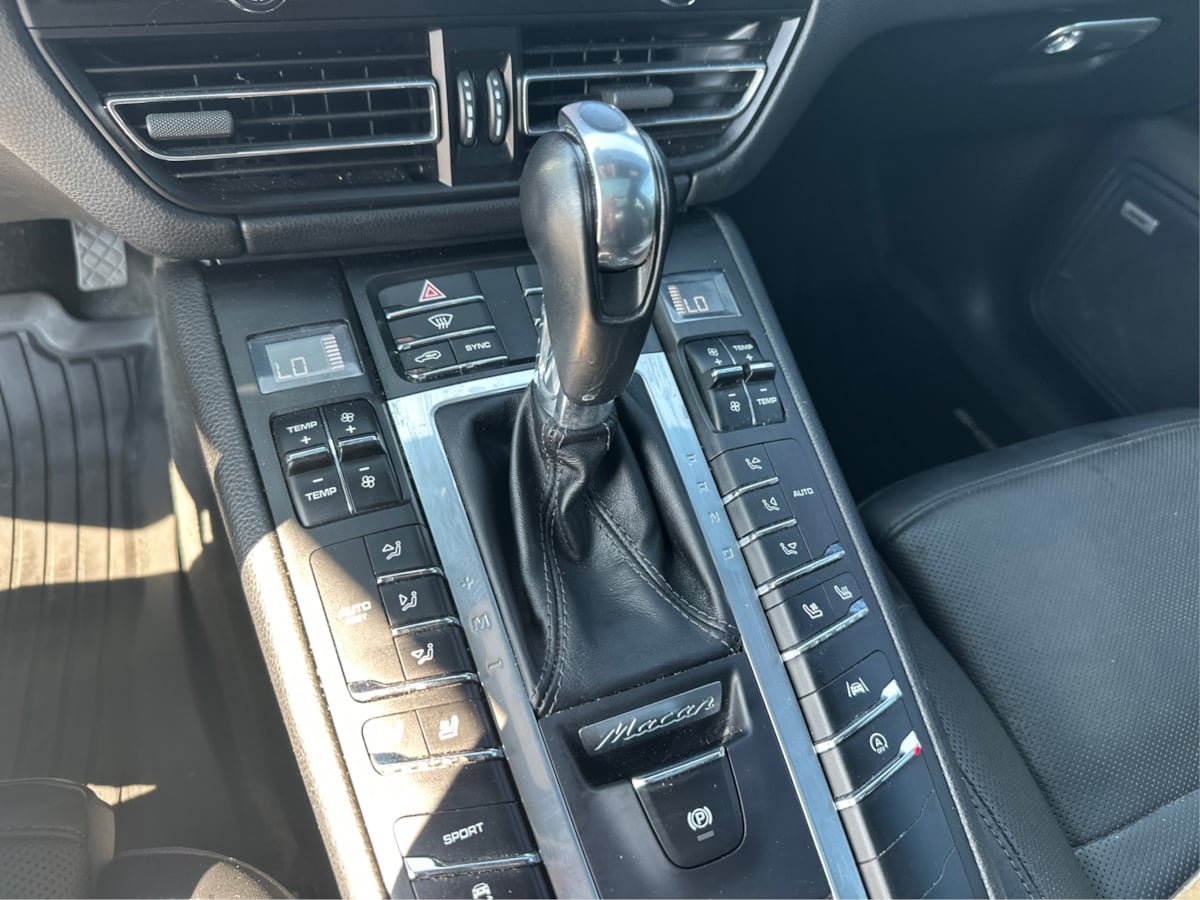 Used 2020 Porsche Macan w/ Premium Package Plus AWD/4WD image 15