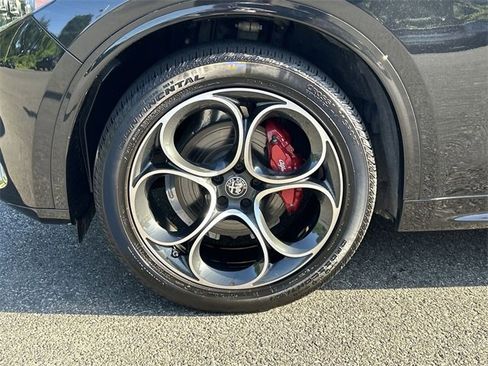 Used 2024 Alfa Romeo Stelvio Veloce image 10